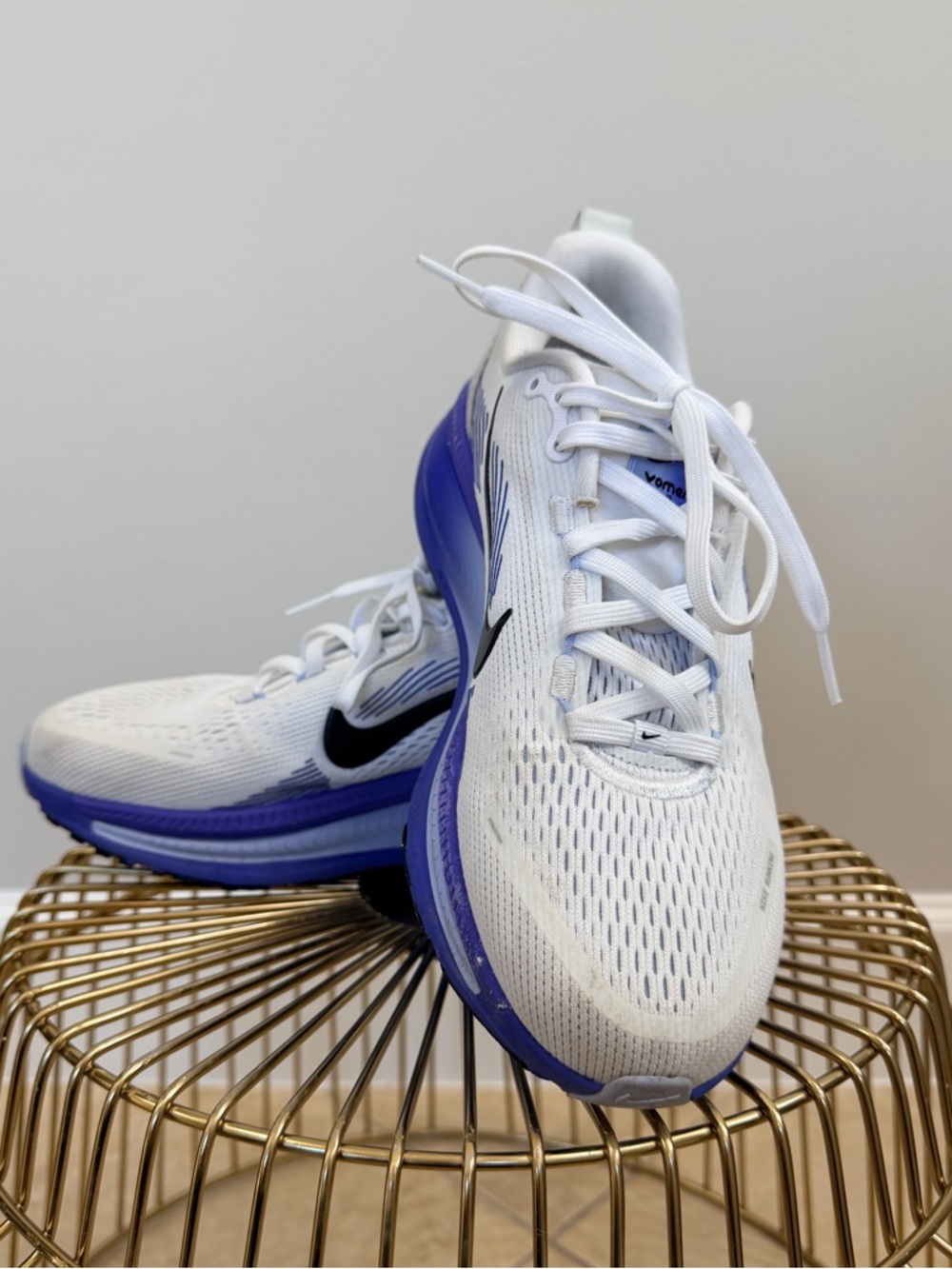 Nike ZoomX Invincible Run White/Blue – Men’s 7 / Women’s 8.5 – Lightly Worn